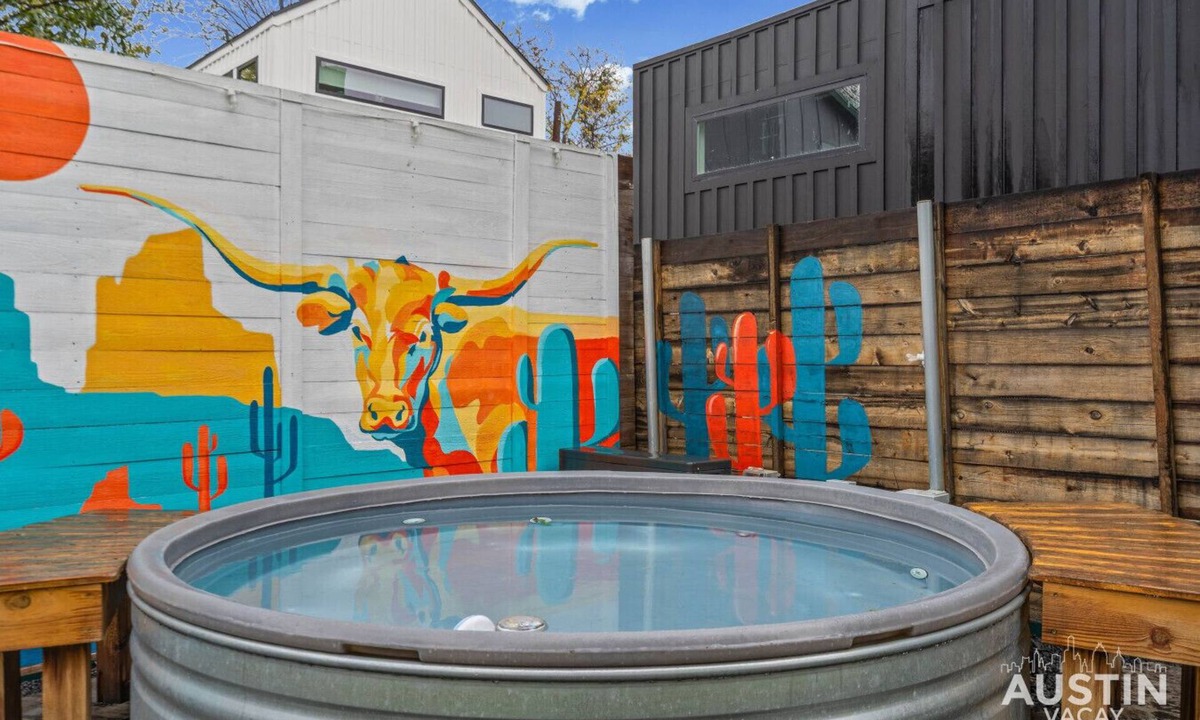 Chestnut House | Pet-Friendly East ATX Cowboy Pool, Yard & Game Room – Near Moody Ctr