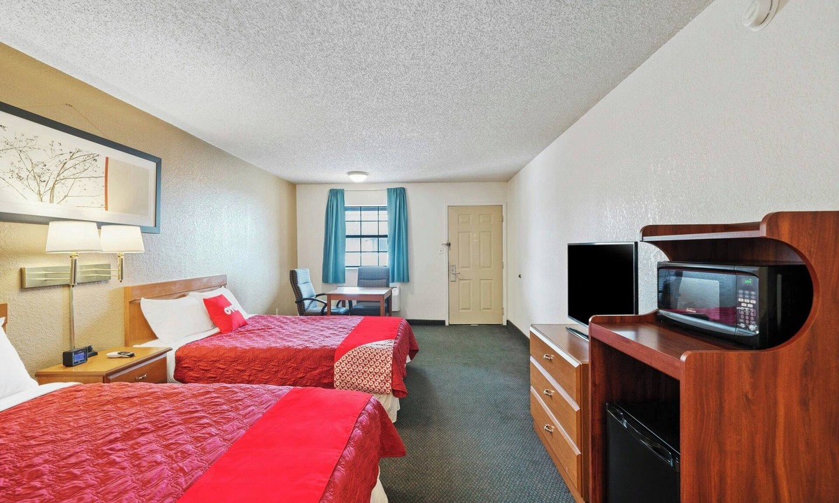 Junction Hotel | Pet-Friendly Lodge Near I-10 – Clean & Convenient for Travelers l 3 Rooms