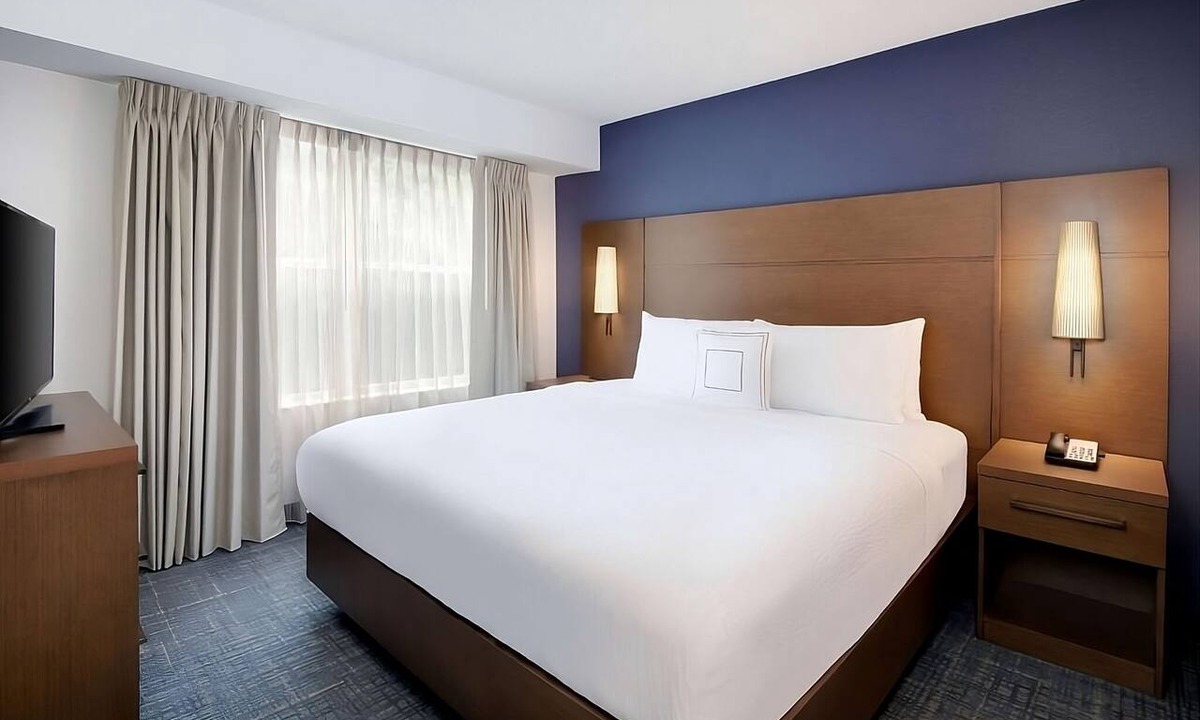 Alpharetta Hotel | Pet-friendly Property! Relaxing 2BR Suites with Full Kitchen, Free Breakfast!