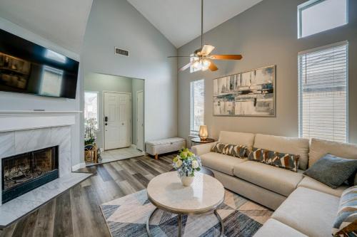South Arlington House | Pet Friendly! Renovated Arlington Home Near AT&T