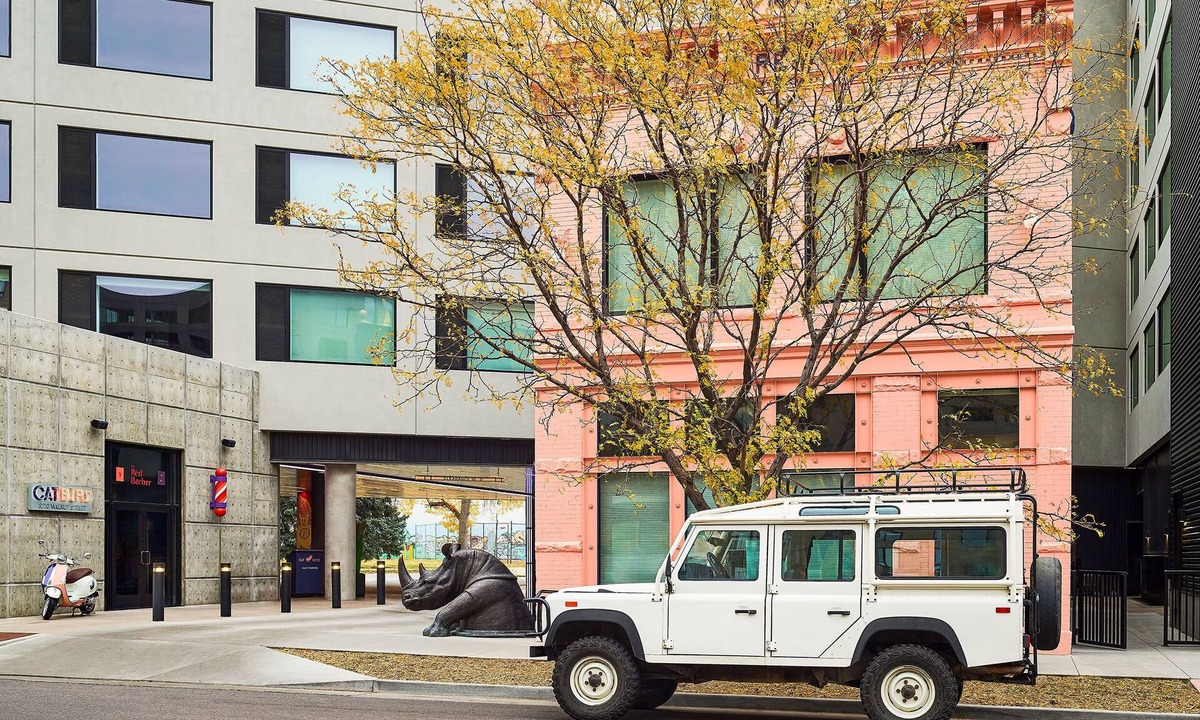 Cole Apartment | Pet Friendly + Suite | Rooftop Hot Tub & Bar