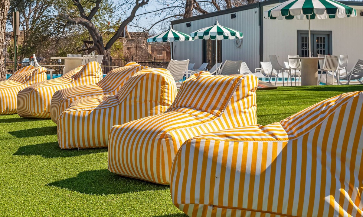 New Braunfels Hotel | Petit Cowboy