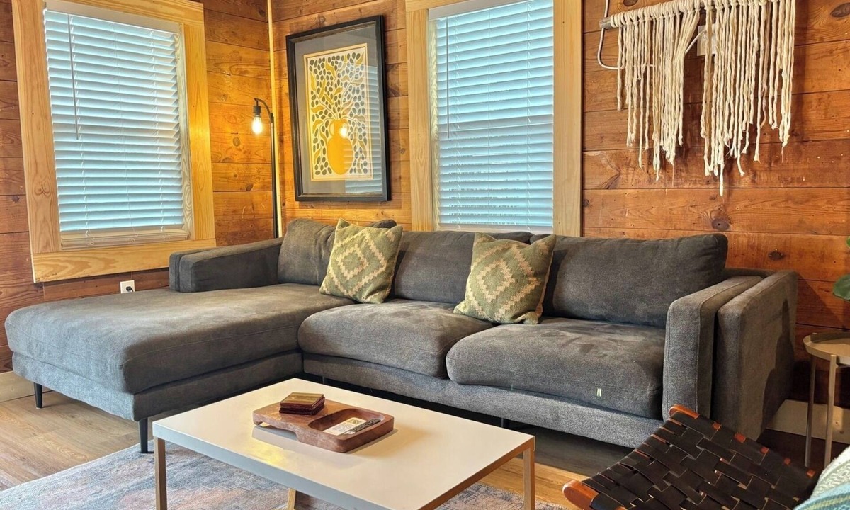 Blackshear-Prospect Hill House | Pink Bungalow . Sweet Location. Walkability