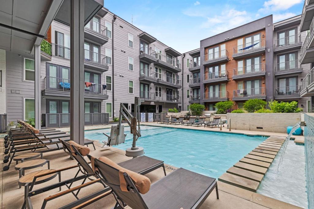 Waller Creek District Hotel | Placemakr Austin Downtown, Apartments by Hilton