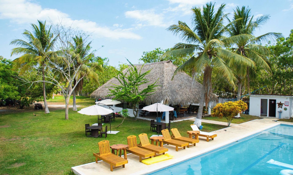 Monterrico Ski Chalet | Playa Bambú - Entire house for 16-32 people with pool near the sea.