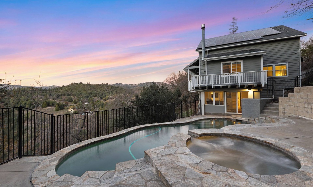 Julian House | Polaris Ridge Julian Getaway: Jacuzzi, Game Room & Starry Skies