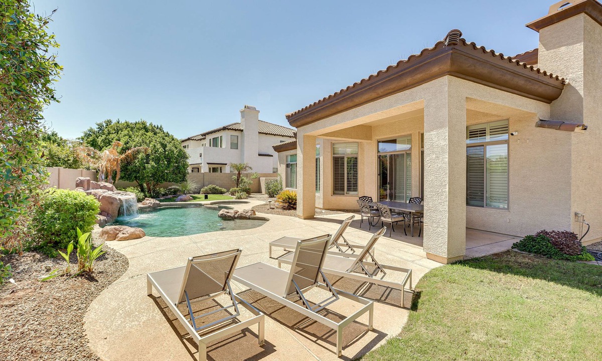 Litchfield Park House | Poolside Dining! Family Home 5 Mi to Goodyear