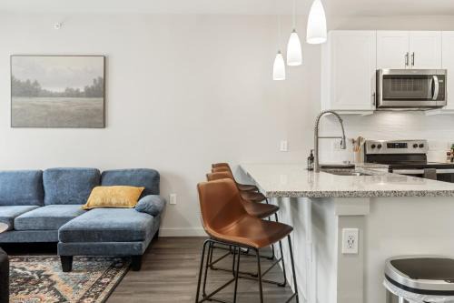 Windsor Park Apartment | Poolside Luxury 1BR w Private Patio HGV 1105