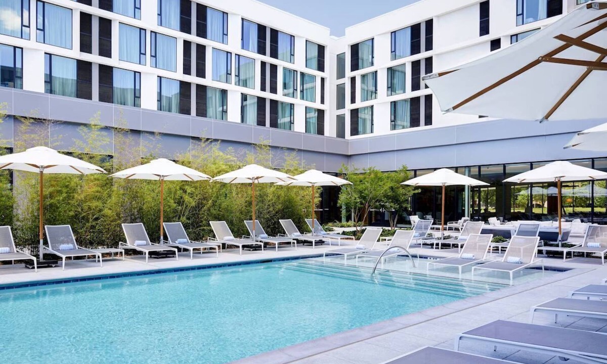 Far North Dallas Hotel | Prime Galleria King Studio Breakfast, Pool & Gym