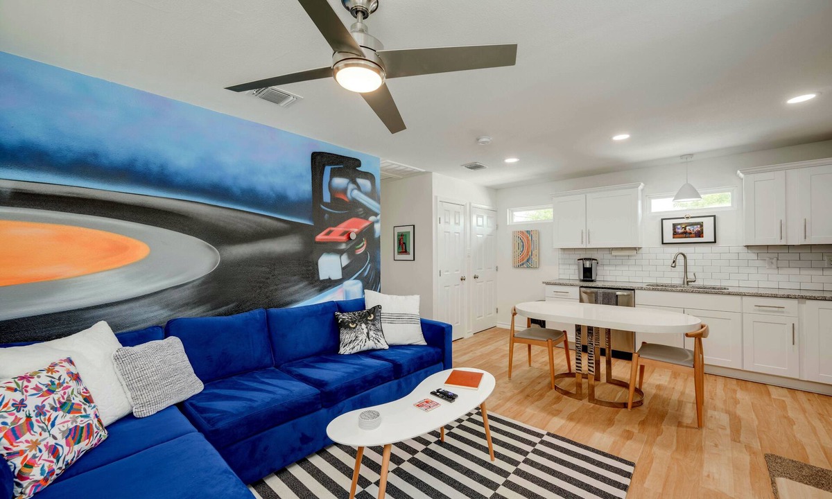 Chestnut House | Pristine, Private, Central, Cozy, Fully-Equipped!