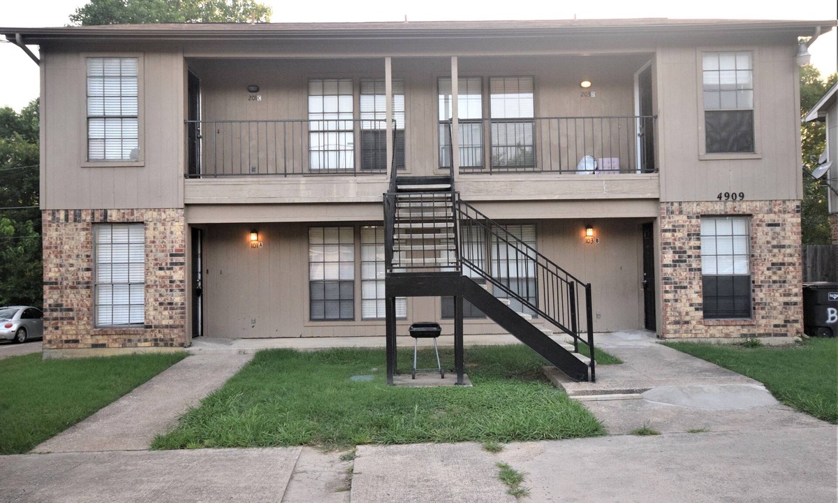 Fort Worth Apartment | Private 2 Bed unit in a 4plex close to Hwy 820 in North Fort Worth TX