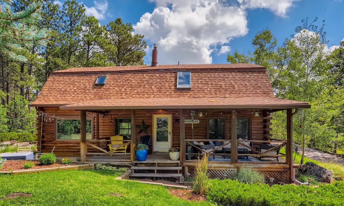 Woodmoor Cabin | Private and Cozy 4bd/2.5ba Cabin w/Hot Tub