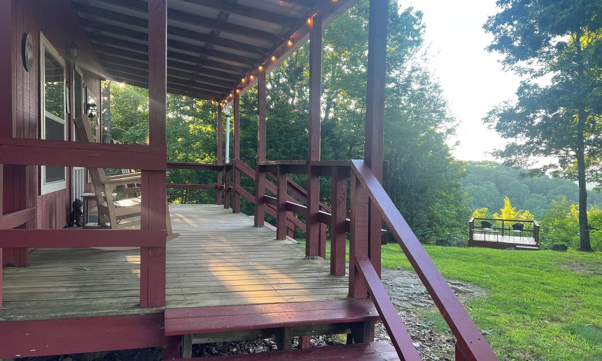 Jasper Cabin | Private and secluded mountain cabin with Ozark views from porch!