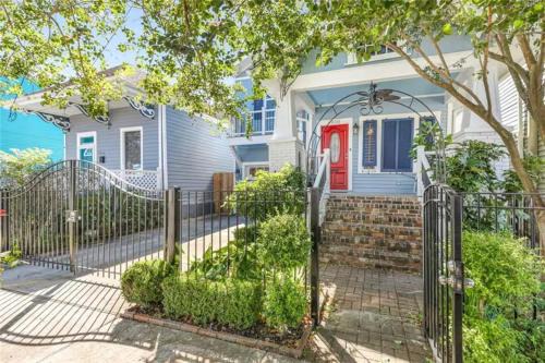 East Riverside Apartment | Private Bedroom Bath plus Sitting Room & Porch