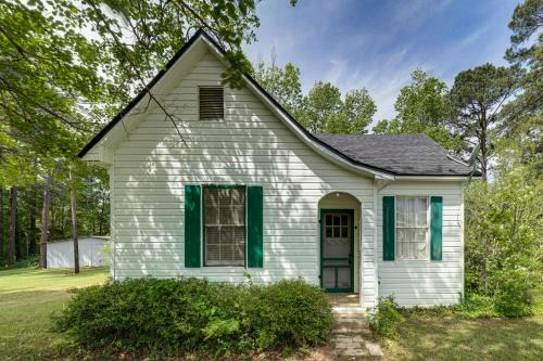 Noble House | Private Deck & Yard: Pet-Friendly Noble Getaway
