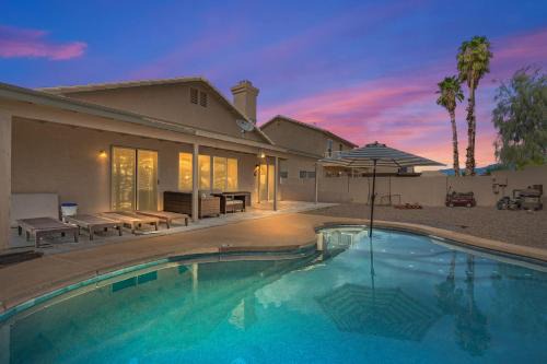 Continental Ranch House | Private Pool & Fire Pit: Tucson Home Near Hiking!