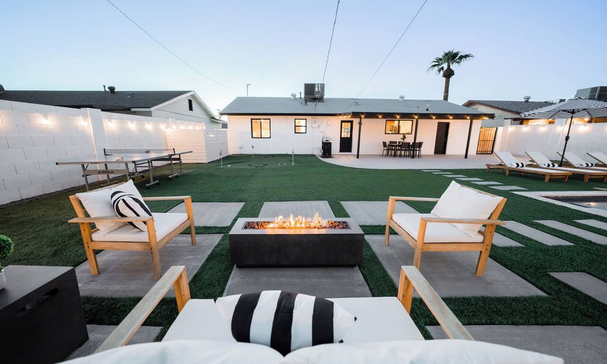 Cox Heights House | Private Pool + Firepit | Putting Green + Games | 10-Min Old Town | Sun & Social