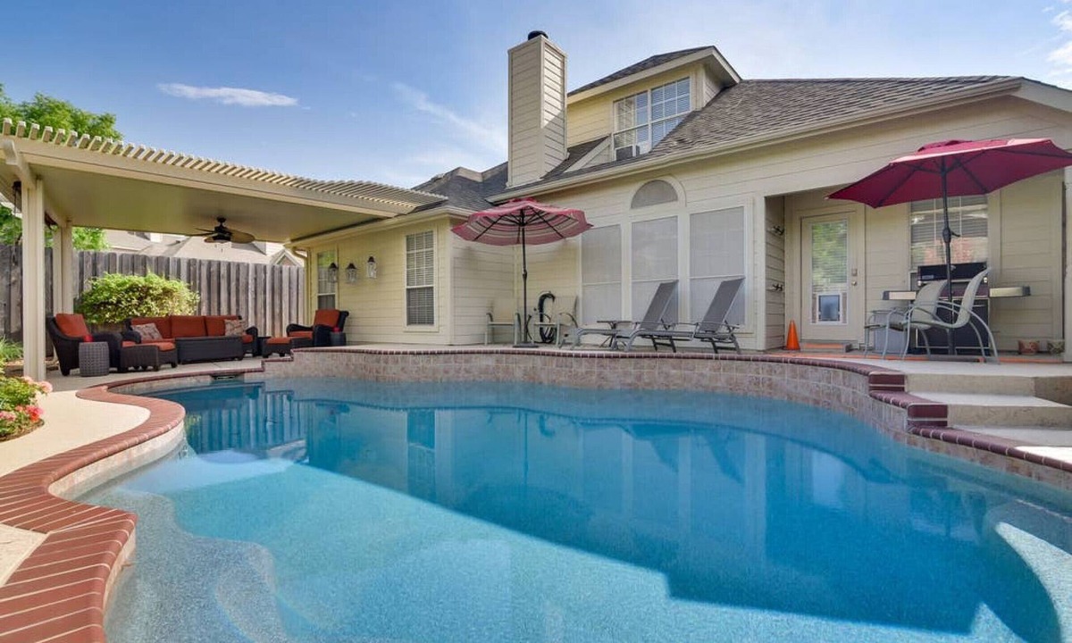 South Arlington House | PRIVATE POOL w/Full Amenities in Mansfield & near Joe Pool LK