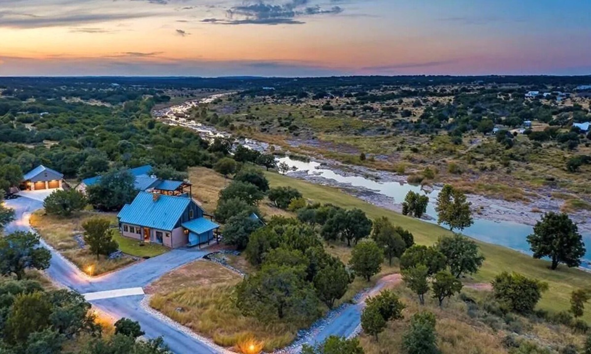 Johnson City House | Private River Access + Hot Tub + Wine Country + Dark Skies on 11 acres