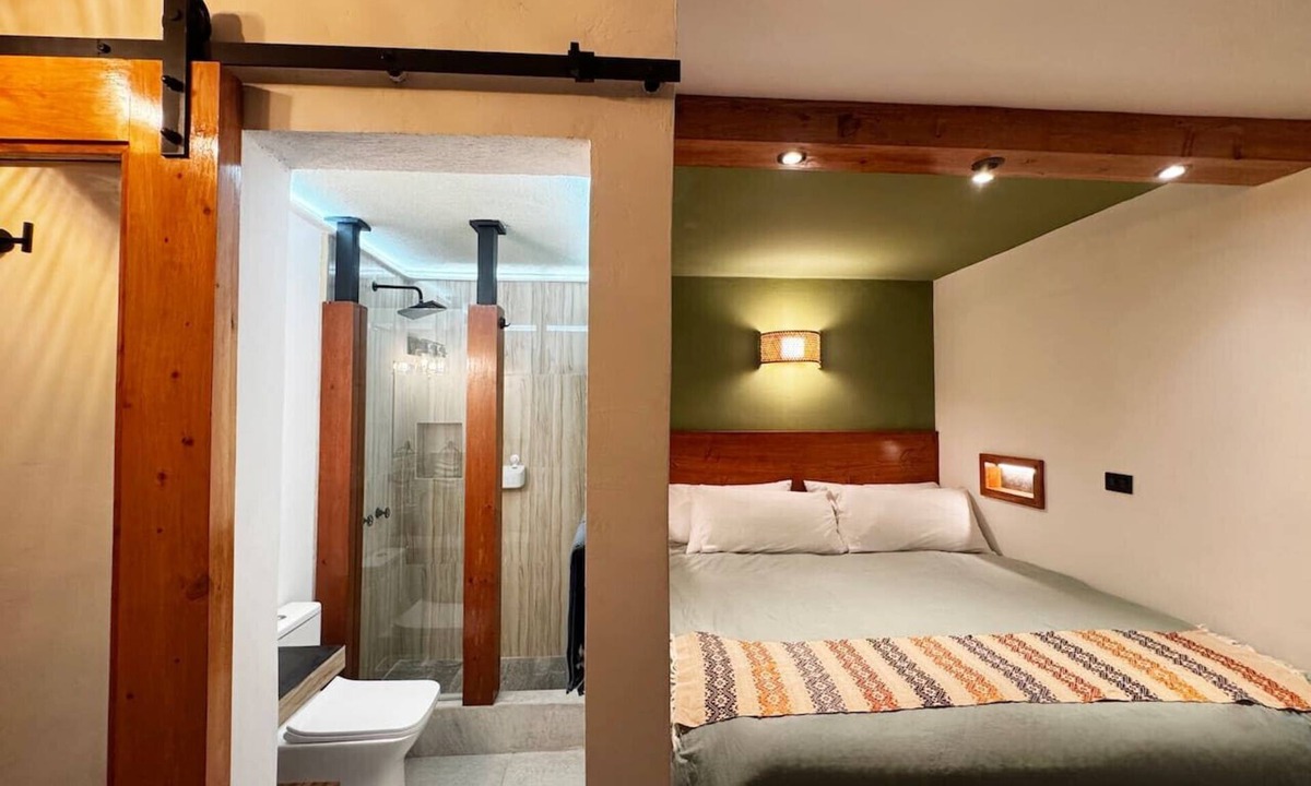 San Lucas Toliman Bed & Breakfast | Private Room With Jacuzzi, Pool, and Sauna.