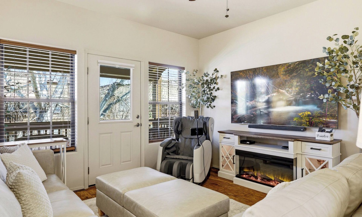 Heber Condo | Private Waterfall-View Condo, Luxurious Bedding, Private Patio, Walk to Saloon
