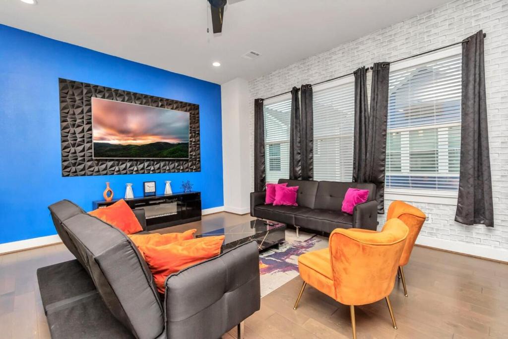Riverside Terrace House | Prolific Chic Getaway Ft Style Comfort Location
