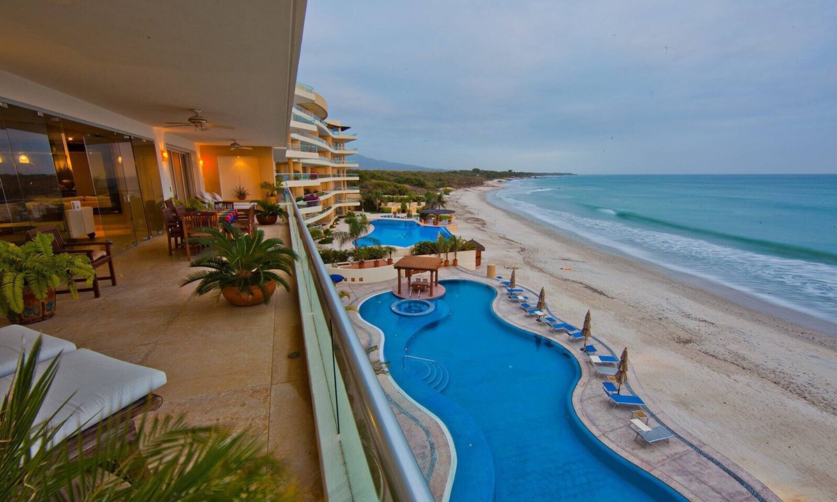 Emiliano Zapata Condo | Punta Vista II Luxury Beachfront Condo Ideal for Families & Friends
