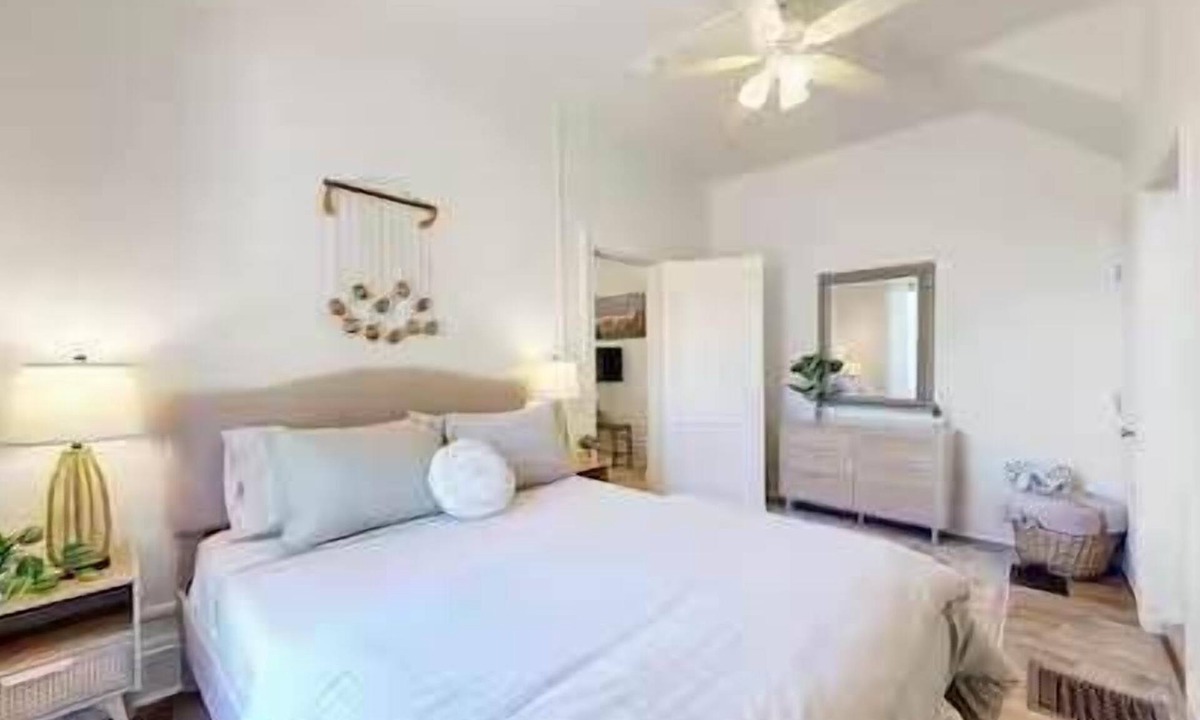 Old Town House | Quaint Victorian Duplex 1/4 mile to Old Town SQ
