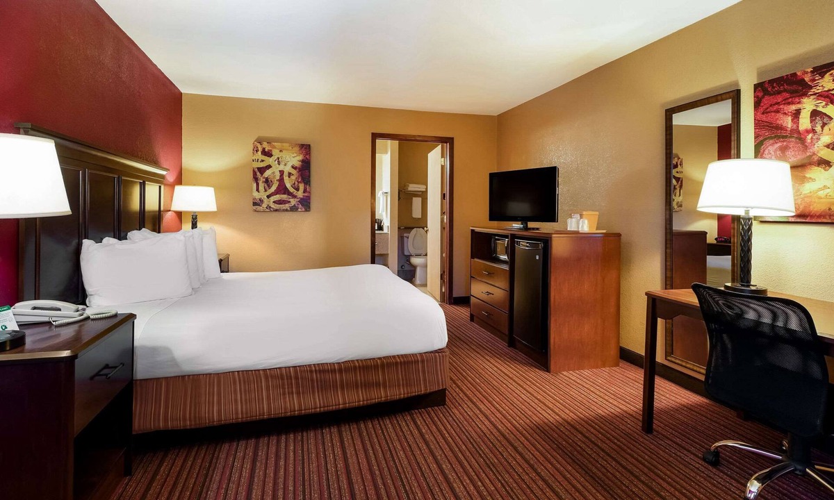 West Helena Hotel | Quality Inn & Suites