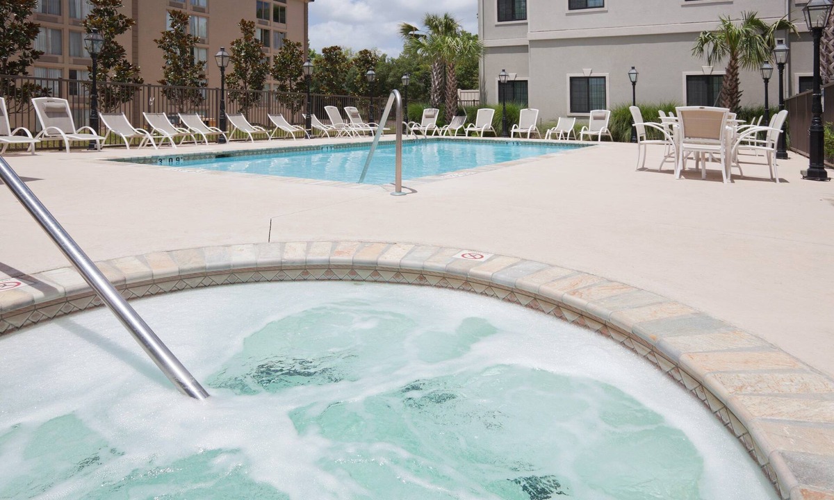 Lafayette Apartment | Queen Studio Suite | Full Kitchen Included