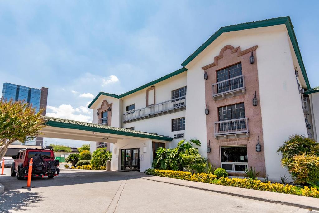 Saltillo Hotel | Quinta Dorada Hotel & Suites