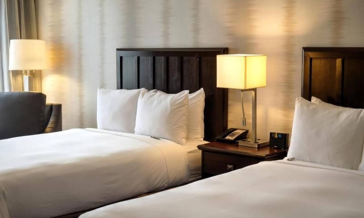 Fort Worth Hotel | Rare Find! Four Relaxing Units, Pool, Free Parking, Near AT&T Stadium
