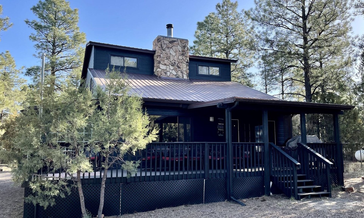 Overgaard Cabin | ReelParadise Cabin 3BR/2BA with AC, WiFi, cable - ready for your quick escape!