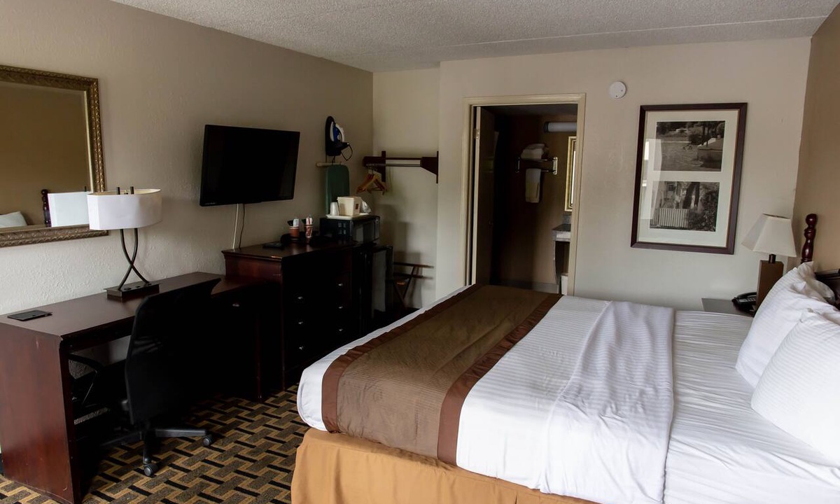 Monroeville Hotel | Regency Inn