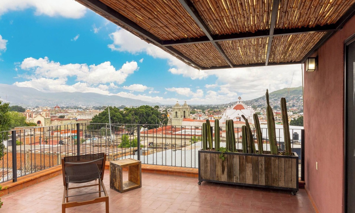 Calzada Madero Apartment | REGIONES - SIERRA NORTE · Sunny Suite with Terrace and Beautiful Views