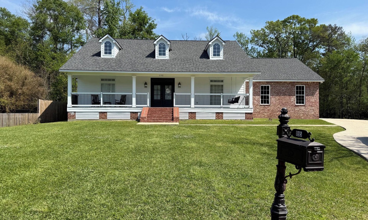 Denham Springs House | Relax in this spacious quiet home in a family-friendly neighborhood