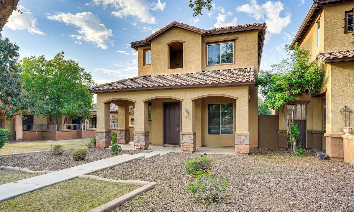 Litchfield Park House | Relax Poolside! Home 6 Mi to Camelback Ranch