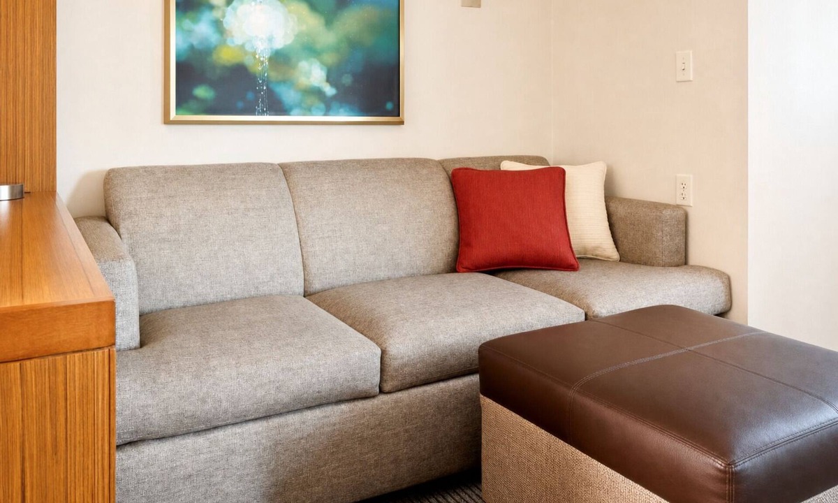 South Side Hotel | Relaxing Suites with Pool & Breakfast Close to USS Lexington & Gulf Coast