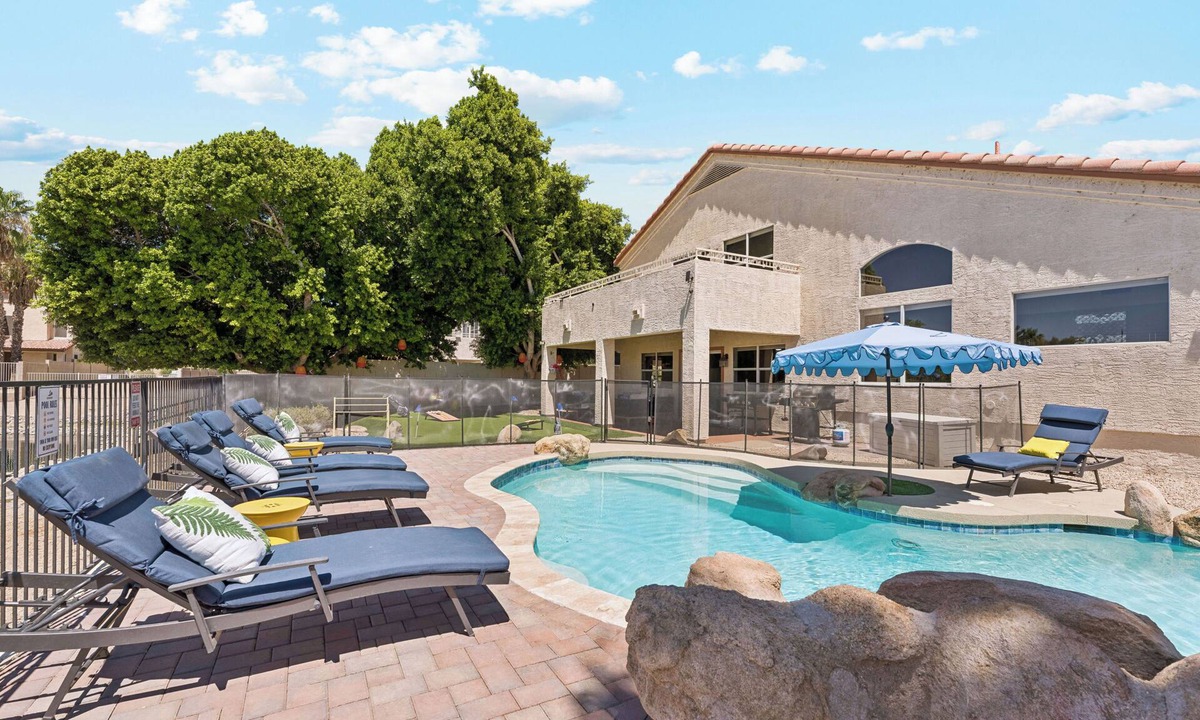 Arrowhead Ranch House | Resort-Style 5BR | Heated Pool + Putting Green, Oasi in AZ