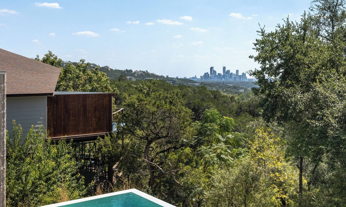 Ledge At Wild Basin House | Ridgeline Resort Infinity Pool & Austin Skyline
