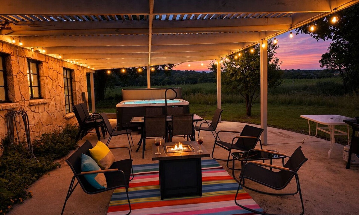 Hunt House | River House at Sleepy Hollow - Riverfront Retreat - Sleeps 14