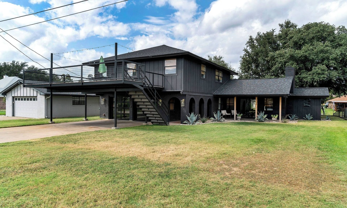 Granbury House | Rockstar waterfront lake house! Mid century modern with large 2 story party deck