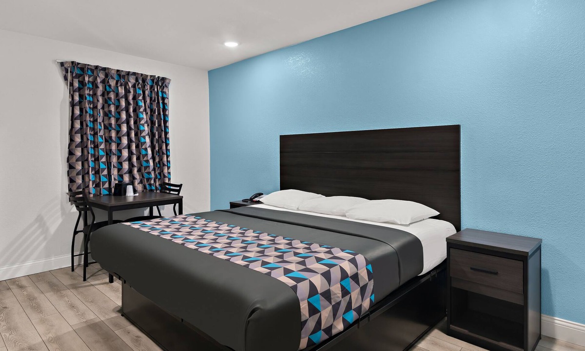 Palestine Hotel | Rodeway Inn Palestine