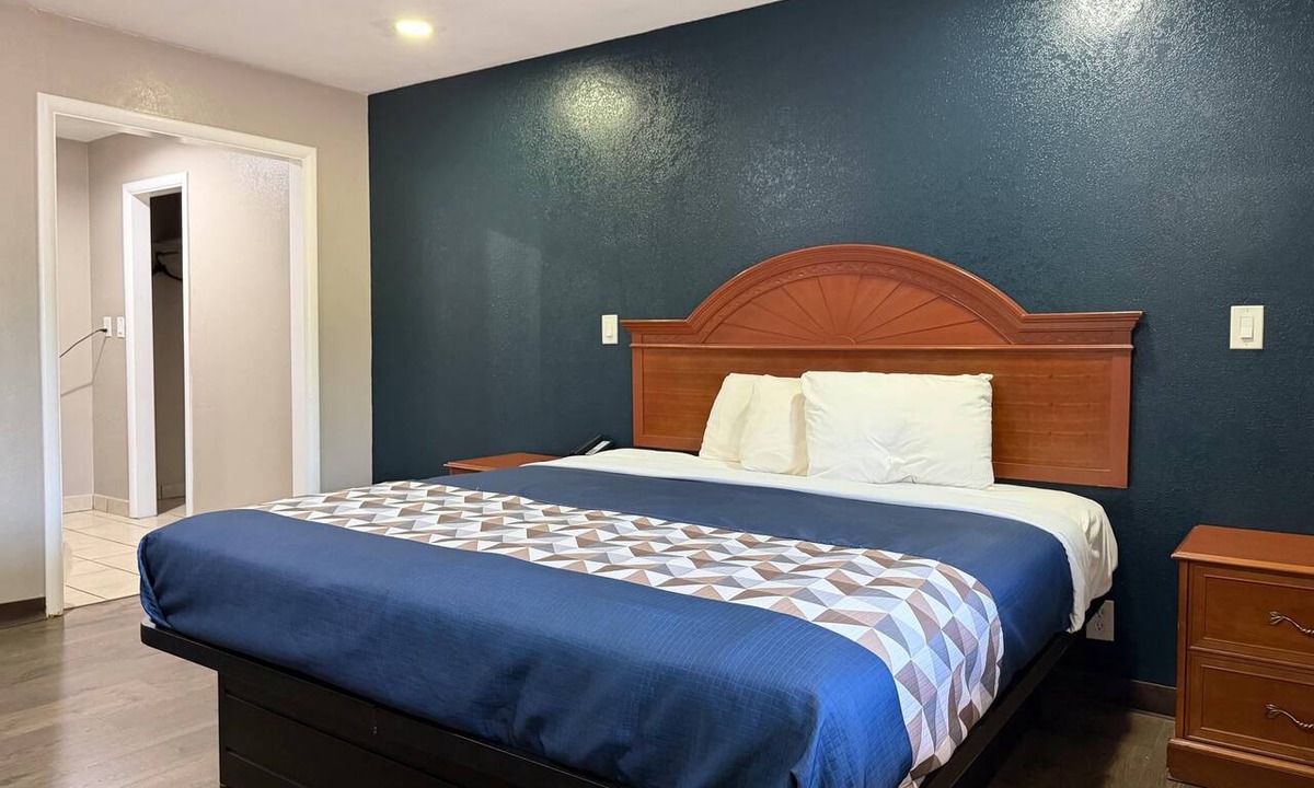 Ada Hotel | Rodeway Inn & Suites