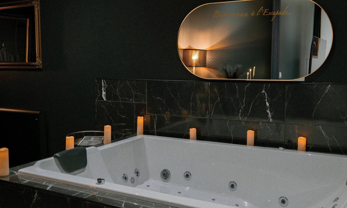 Cherbourg-en-Cotentin Apartment | Romantic Night Getaway