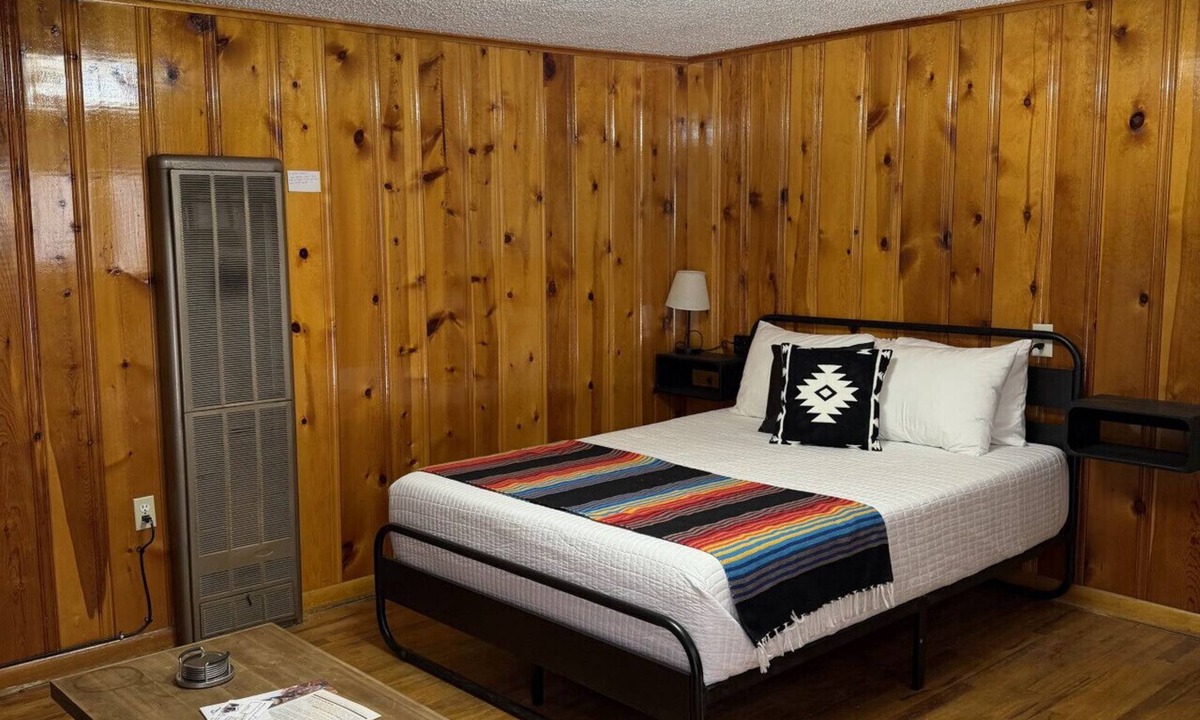 Red River House | Room 5 at Bellamy's Haus