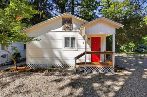 Cobb Hotel | Rouge Cobb Mountain Hotel - Cabin 5