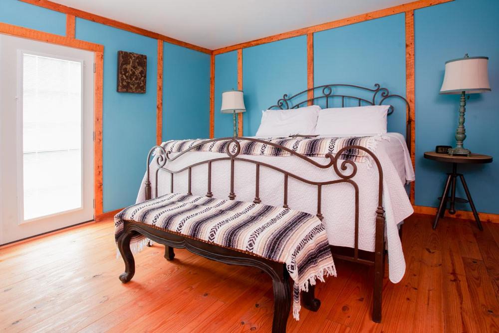 Round Top Bed & Breakfast | Round Top Hotel