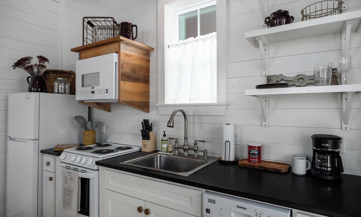 Driftwood Cabin | Row Home - Standard Cabin G