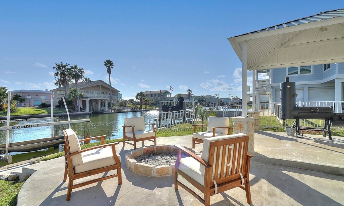 City-by-the Sea House | Royal Estes 5 Bedroom Home by RedAwning